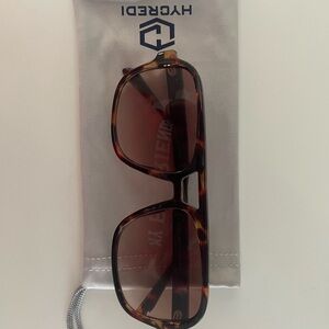 HYDROELI Tortoise Sunglasses